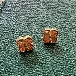 Elegant copper Gold Clover Earrings
